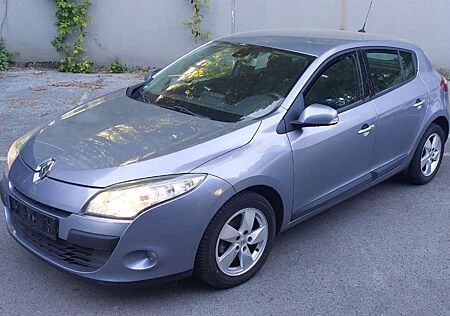 Renault Megane 1.6 16V 110 Dynamique Sehr gepflegt