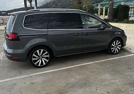 VW Sharan Volkswagen Highline TDI 2.0 - 7-Sitzer AHK Alarm Standh. uvm.