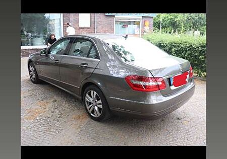 Mercedes-Benz E 220 CDI DPF BlueEFFICIENCY Automatik Elegance