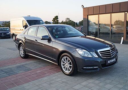 Mercedes-Benz E 300 CGI BlueEfficiency Avantgarde Bi-Xen Tempo