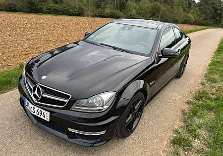 Mercedes-Benz C 63 AMG Coupe Performance Package