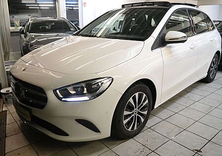 Mercedes-Benz B 180 D Style *PANORAMA*TEILLEDER*NAVIGATION*TEMPOMAT