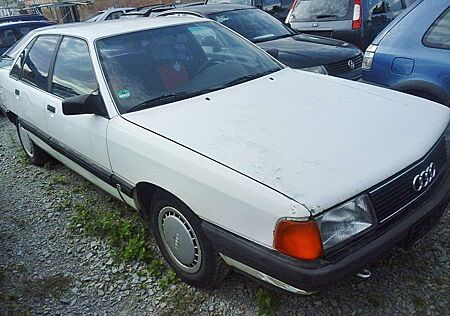Audi 100 1.8 Limousine Typ44/ Oldtimer/ wenig km/ Benz.+Gas