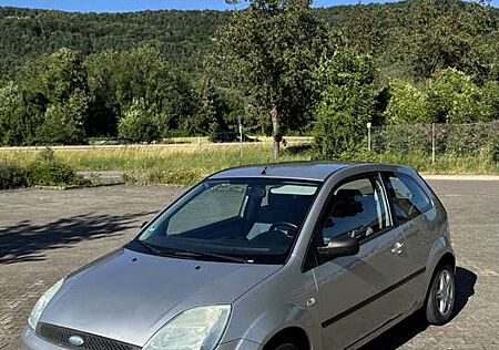 Ford Fiesta TÜV Neu / 8 Fach / Klima