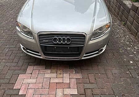 Audi A4 2.0 T FSI quattro tiptronic