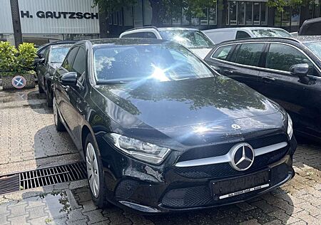 Mercedes-Benz A 250 e Kompaktlimousine8G-DCT 1HANDPARK ASS
