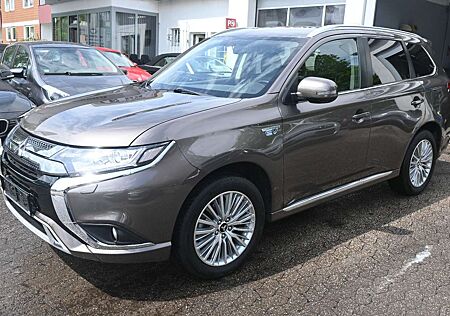 Mitsubishi Outlander 4WD*Navi*Ahk*Cam*Tempo*Key*Garantie