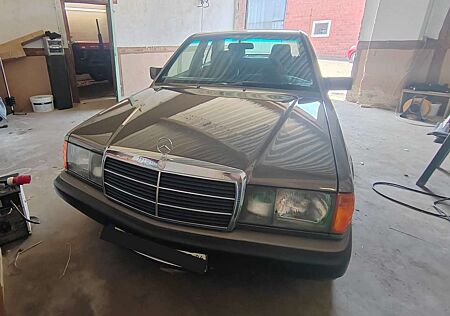 Mercedes-Benz 190 E 2.3