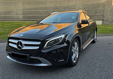 Mercedes-Benz GLA 250 4Matic 7G-DCT