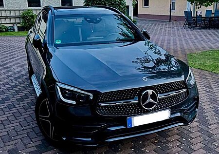 Mercedes-Benz GLC 300 AMG LineTop Zustand / Vollausstattung/ Garantie /