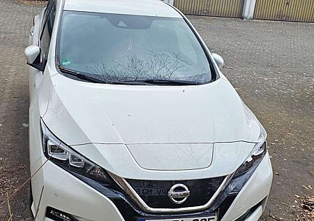 Nissan Leaf 40 kWh N-Connecta 360° Kamera ,spurasistent, tempo