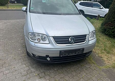 VW Touran Volkswagen Highline
