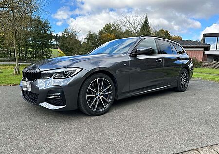 BMW 330d 330 Touring xDrive Aut. M Sport AHK/PANO/HEAD