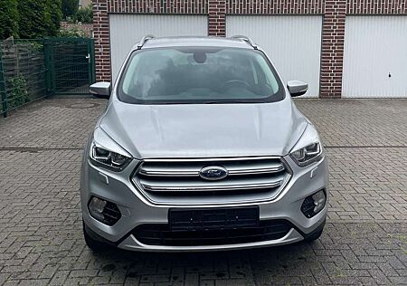 Ford Kuga 1.5 EcoBoost 2x4 Titanium