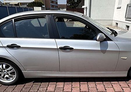 BMW 320 BMW 320i E90 | 2.0 Benzin | 150 PS | Schiebedach