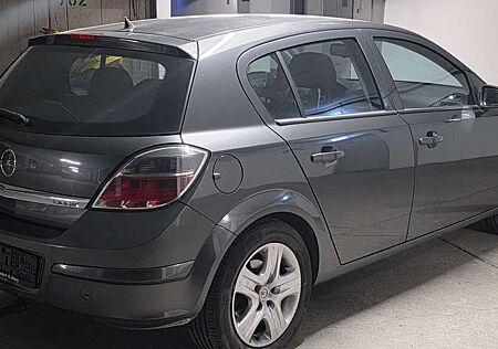 Opel Astra gebraucht kaufen Opel Astra 1.7 CDTI DPF Selection 110 Jahre