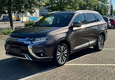 Mitsubishi Outlander Diamant Edition+ 2WD * Navi * Cam *AHK