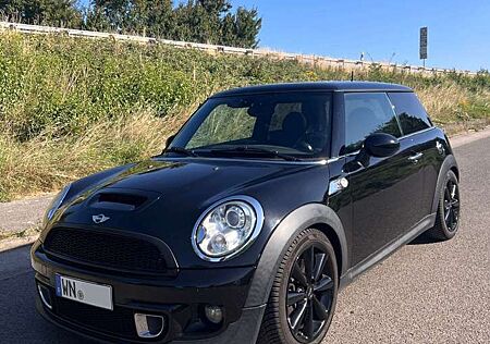 Mini ONE Cooper S R56 Facelift JCW - TÜV und Service NEU!!