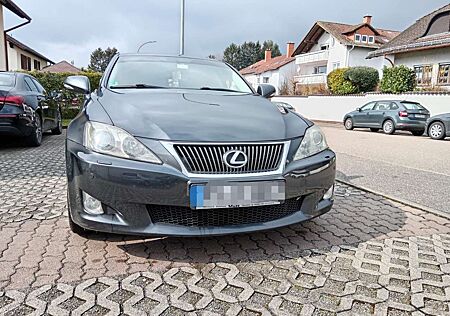 Lexus IS 220 IS 220d