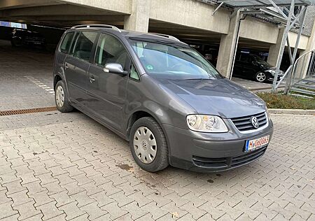 VW Touran Volkswagen Trendline 2.0TDI/AHK/HU-AU & Service neu