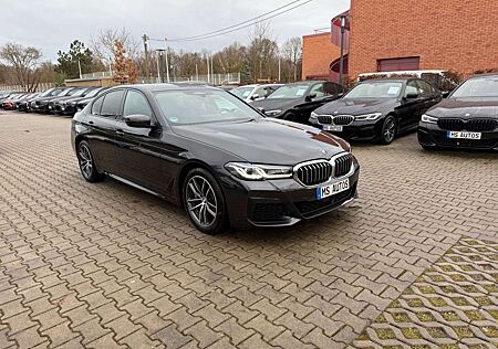 BMW 530 d xDrive MSport*Glass.Dach*Head Up*Massage