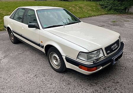 Audi V8 Oldtimer mit Gutachten