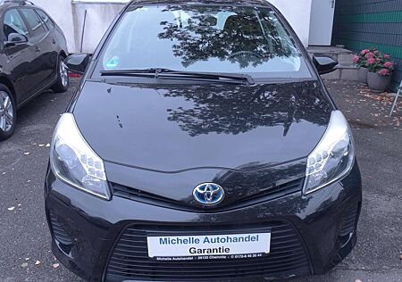 Toyota Yaris Hybrid Life