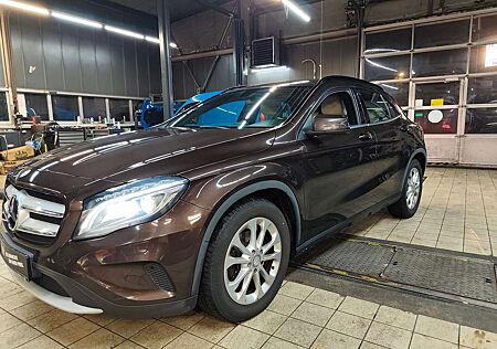 Mercedes-Benz GLA 180 CDI / d (156.912),Navi,Kamera,8-Fach,Leder