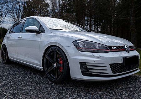 VW Golf GTI Volkswagen BlueMotion Technology