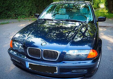 BMW 323i 323