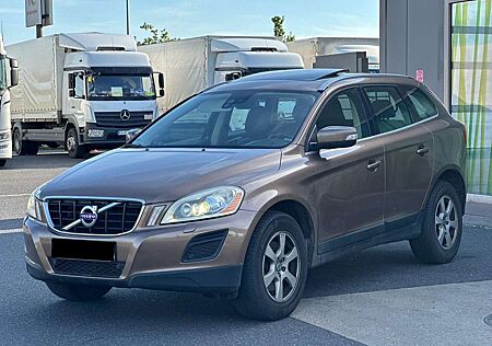 Volvo XC 60 XC60 Summum AWD 205 PS Anhängerkupplung *Facelift*