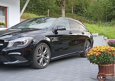 Mercedes-Benz CLA 220 CLA Shooting Brake 220 (CDI) d 7G-DCT