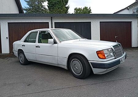 Mercedes-Benz E 200 E-Klasse