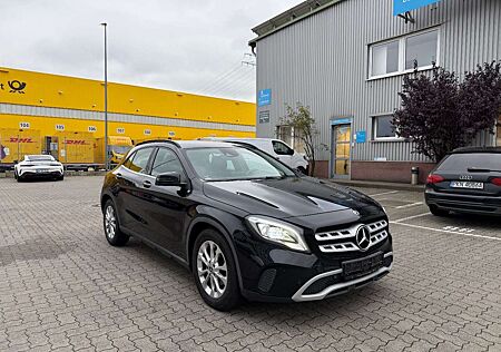 Mercedes-Benz GLA 200 d Command LED Kamera