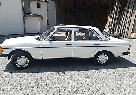 Mercedes-Benz 240