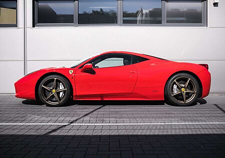 Ferrari 458 Italia-Lift-System-Carbon Lenkrad-Kamera