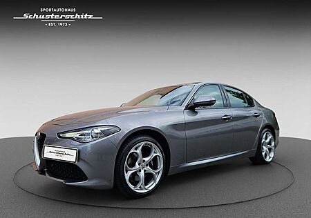 Alfa Romeo Giulia 280PS AT8-Q4 VELOCE 1. HAND SCHECKHEFT
