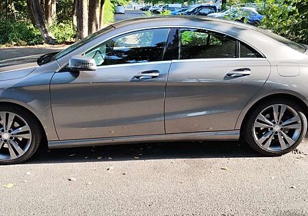 Mercedes-Benz CLA 180 (117.342)