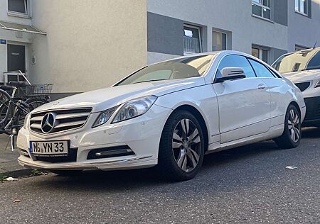 Mercedes-Benz E 200 CGI BlueEfficiency (207.348)