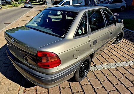 Opel Astra 16V CDX 1HAND ORGINALE KILOMETER 1HD