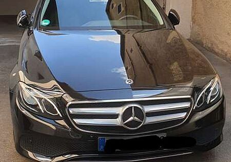 Mercedes-Benz E 200 (213.042)