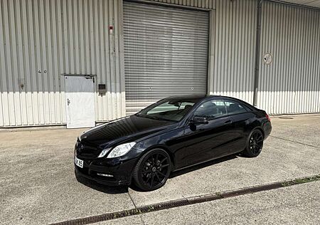 Mercedes-Benz E 250 gebraucht kaufen Mercedes-Benz E 250 Coupe W207 CGI AMG LED Xenon Navi SHZ PDC 19“