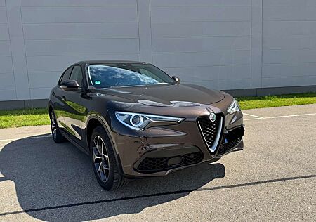 Alfa Romeo Stelvio 2.0 Turbo AT8 Q4 AWD 280 PS Vollausstattung