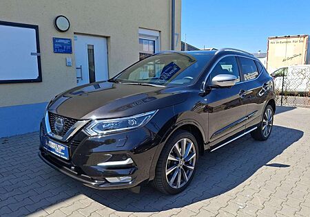 Nissan Qashqai Tekna + P-Dach Leder 8 fach Bereift 1.3 117KW A...