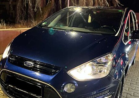 Ford S-Max 1.6 EcoBoost Titanium / Navi / Sitzheizung