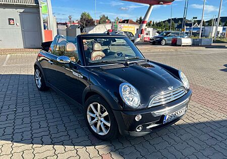 Mini Cooper Cabrio Sidewalk
