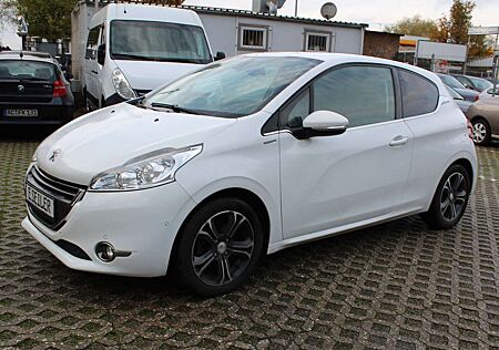 Peugeot 208 Intuitive 1,2i/TEILLEDER/PARKASSISTENT/KLIMA