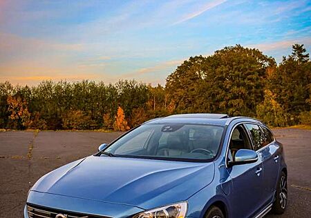Volvo V60 D6 Plug-In-Hybrid AWD Geartronic Summum