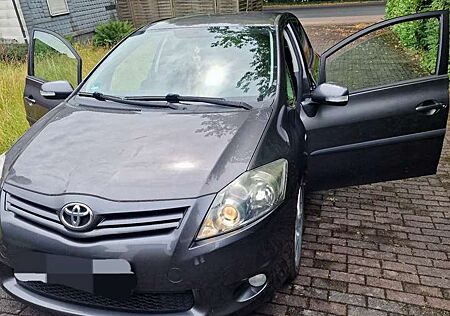 Toyota Auris Club