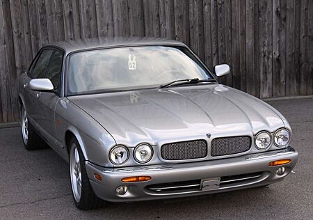 Jaguar XJR Top gepflegter XJR mit 3 Jahre Garantie